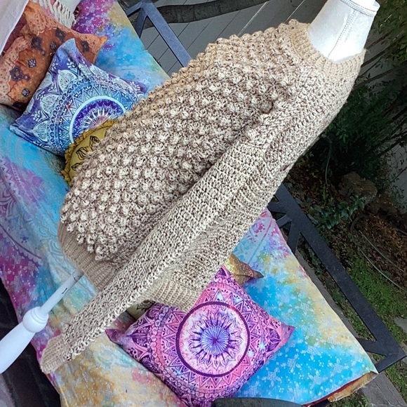 NEW | ✋HANDCRAFTED ❤️ Crocheted 🧶 Bobble Stitch Sweater & Matching Beret - Picture 4 of 11